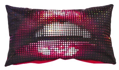 Coussin LIPSY 30x50cm girly imprimé lèvres pixellisées