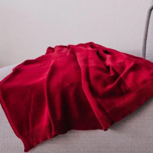 LUGOS – Plaid Uni 120 x 160 – Maille Rouge Tissée Coton